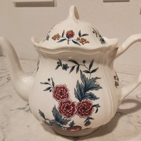 Wedgewood Teapot - Williamsburg Potpourri Pattern